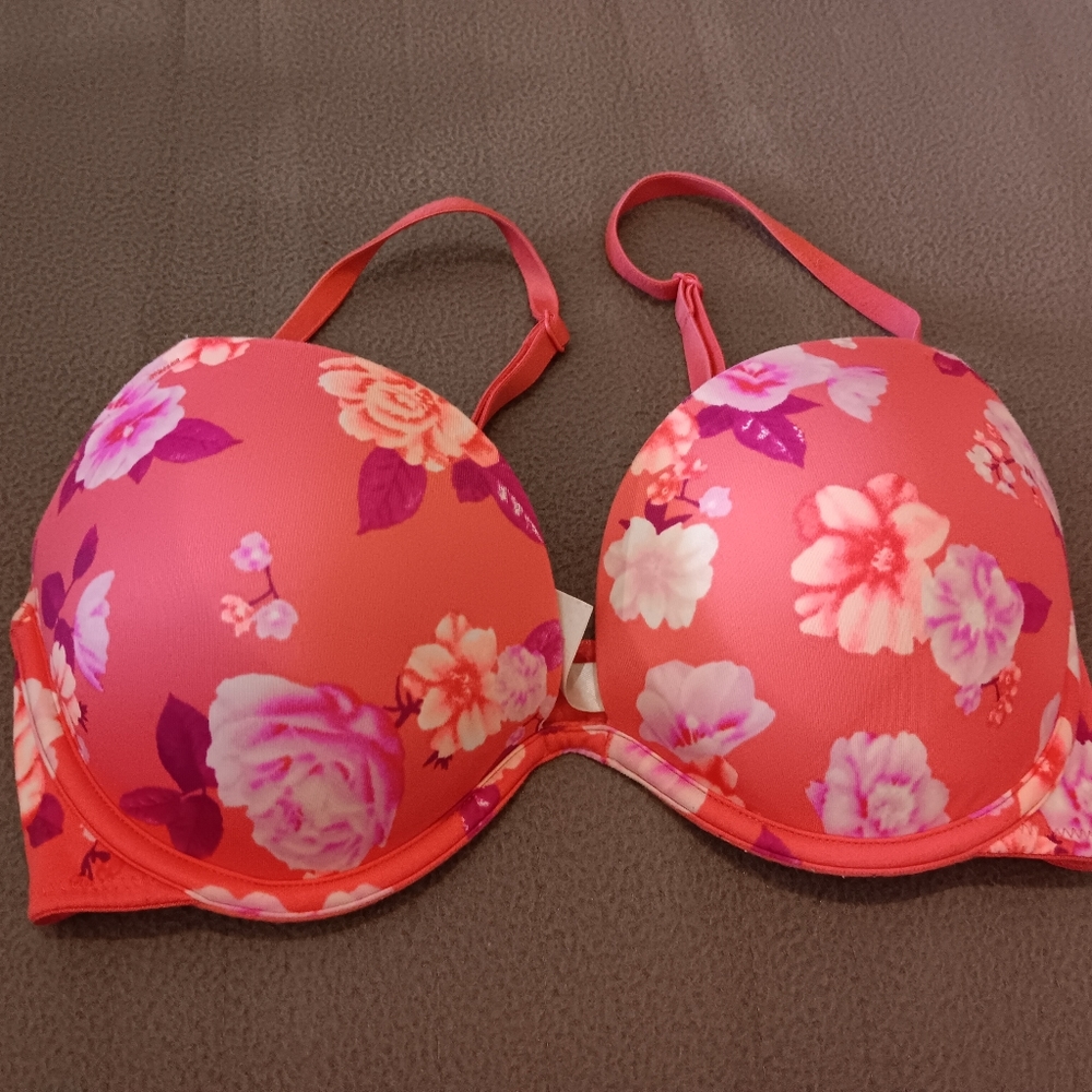 32D Victoria Secret PushUp Bra